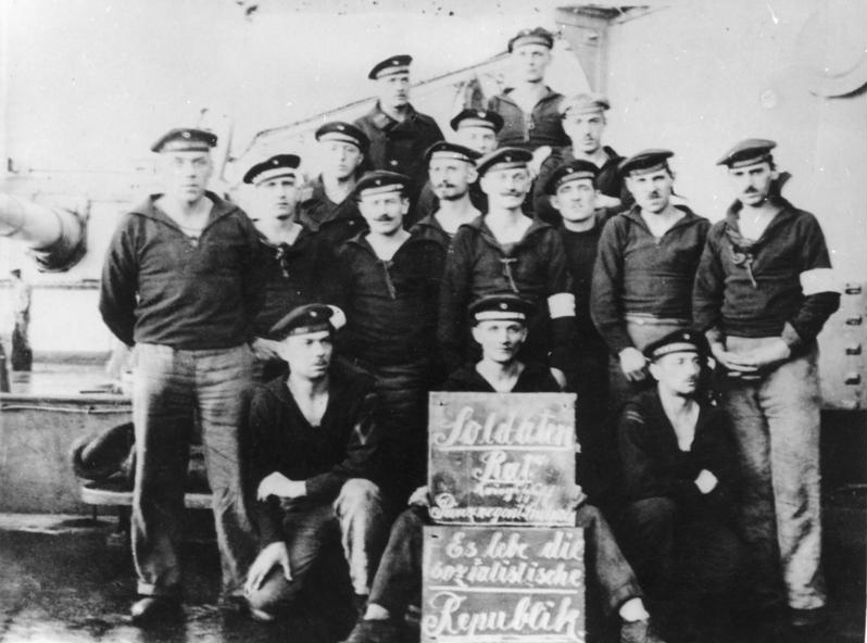 Blurry black-and-white group photo of sailors from the early twentieth century.